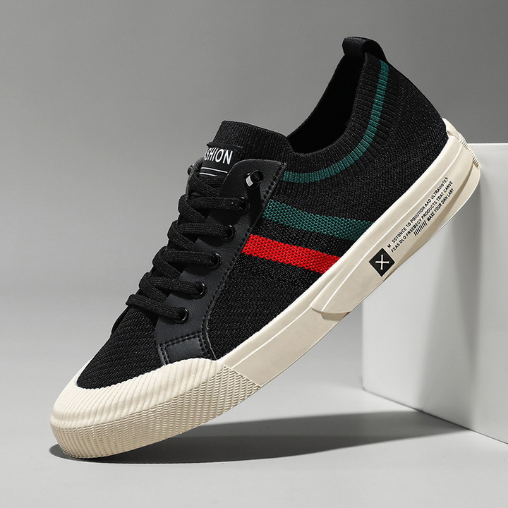 Summer men's lightweight trainers. Striped sneakers providing excellent comfort for casual outings.