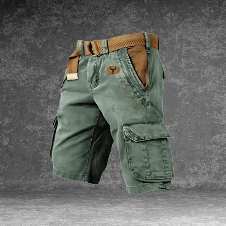 Casual men's cargo shorts, featuring multiple pockets for practical storage. Ideal for summer and outdoor versatility.