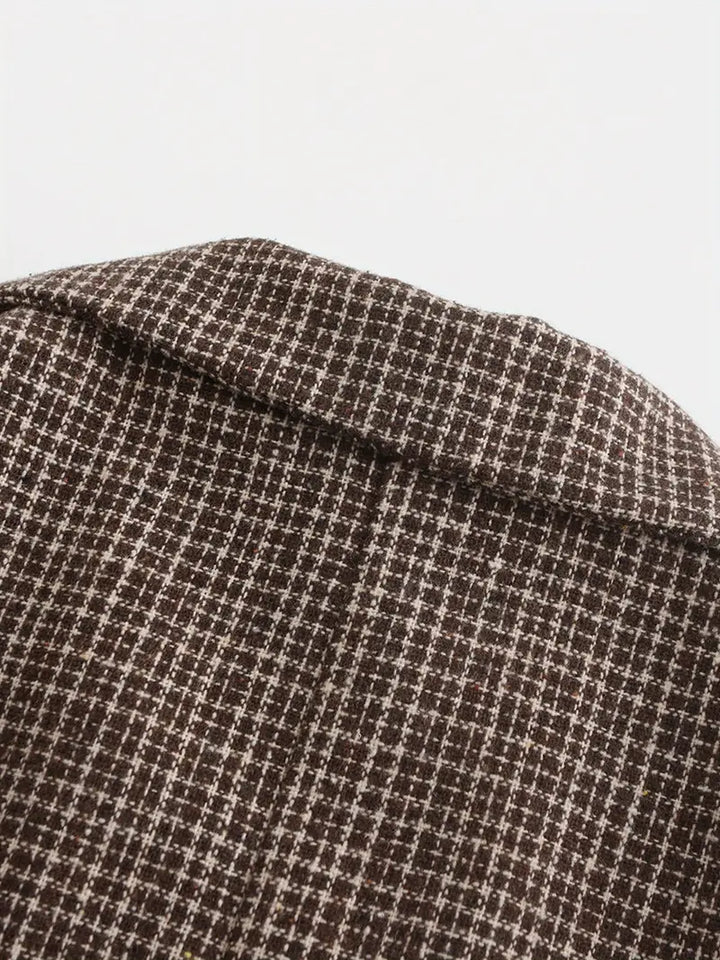 Stylish men's slim fit check blazer for smart casual autumn & spring fashion. Versatile patterned jacket.