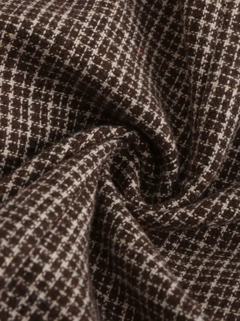 Sophisticated slim fit check blazer for men, ideal for smart casual events. Elegant patterned formalwear.
