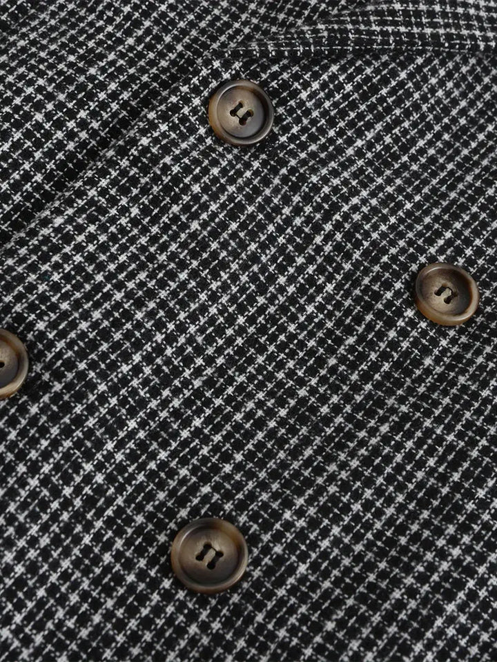 Versatile men's slim fit check blazer, suitable for smart casual, office, or formalwear. Stylish patterned.
