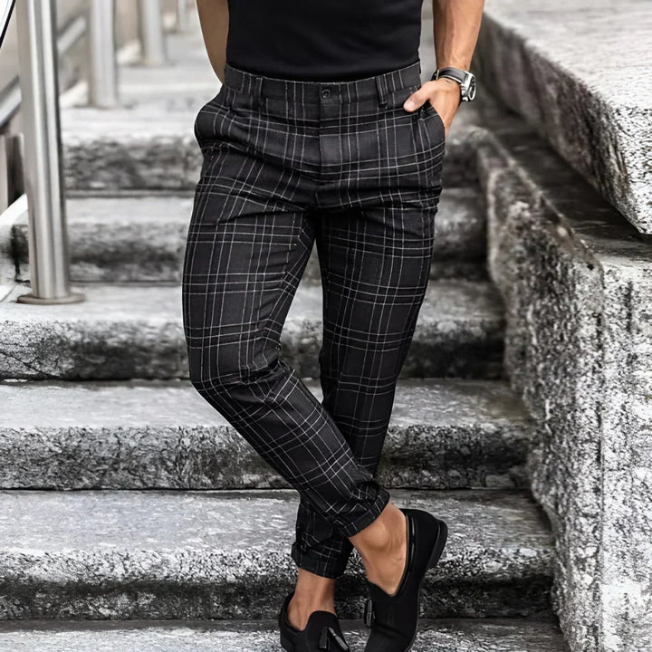 Modern men's cropped checked pants, featuring a sleek slim fit and tapered leg for a stylish look.