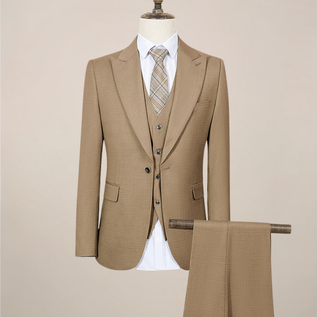 Elegant men's green slim fit wedding suit. Perfect three-piece attire for groomsmen or summer wedding guests.