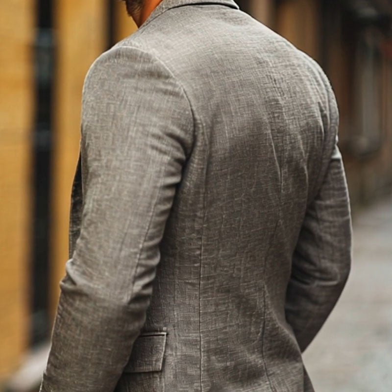 Modern men's slim fit single-breasted blazer. A versatile piece for weddings, evening or casual.