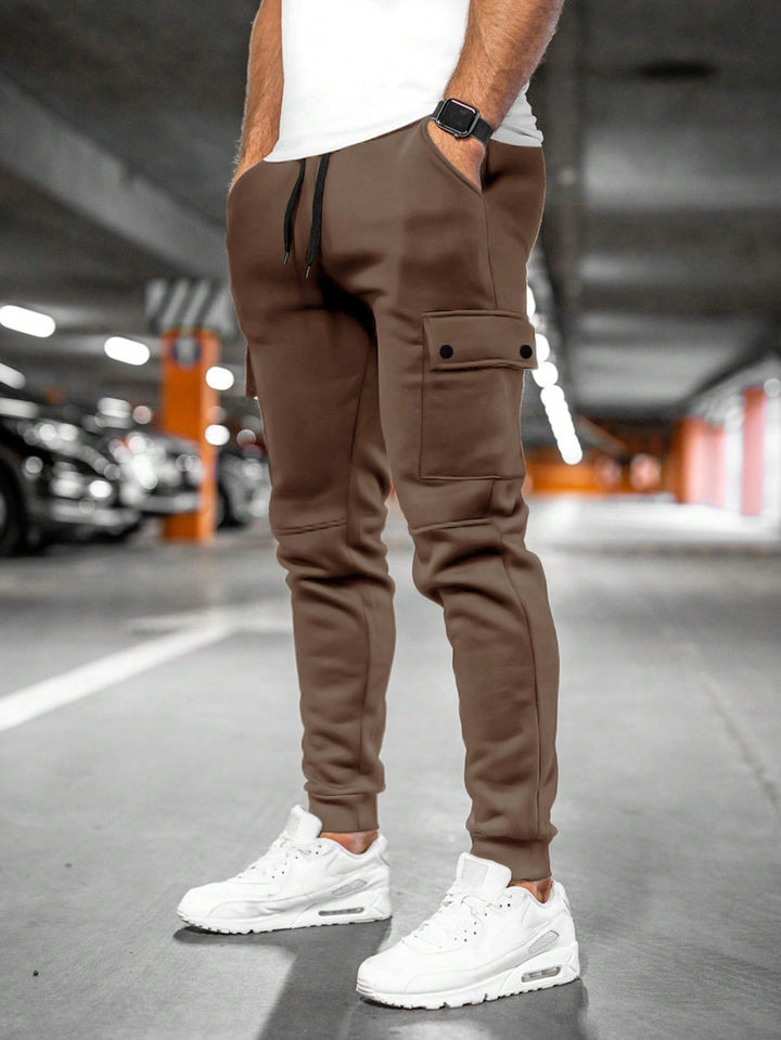 Men's casual slim-fit cargo pants, black, with ribbed cuffs for a sporty fashion statement.