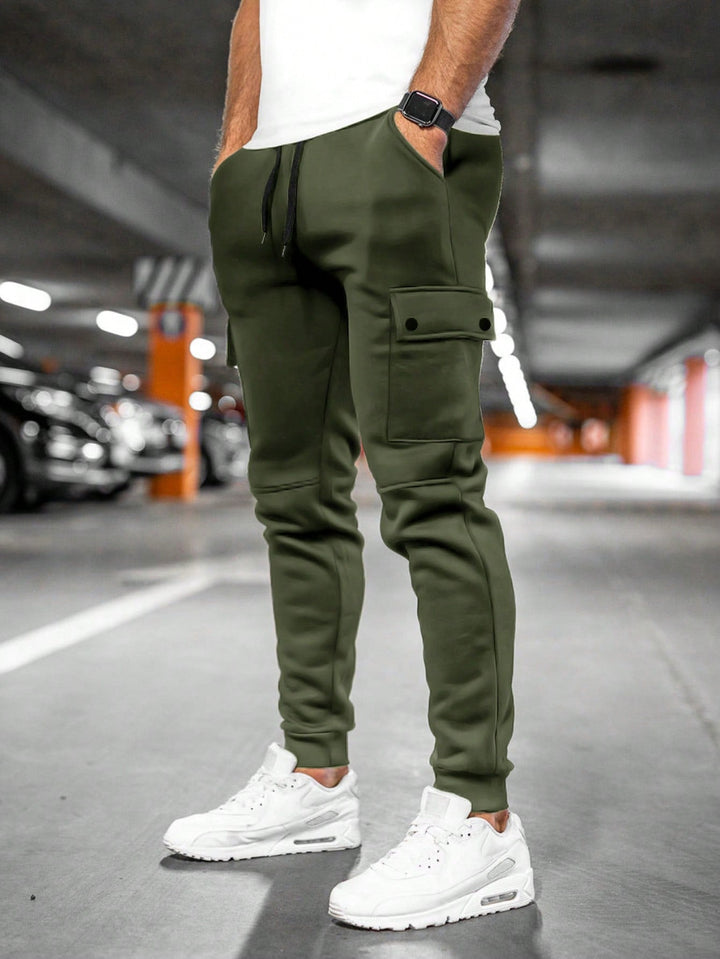 Men's comfortable cargo jogger pants, slim-fit, black, perfect for everyday urban fashion.