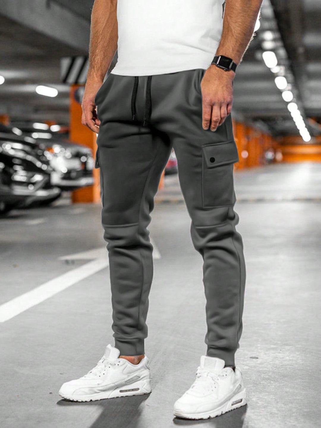 Comfortable men's streetwear cargo pants, slim-fit, with ribbed cuffs & drawstring waist.