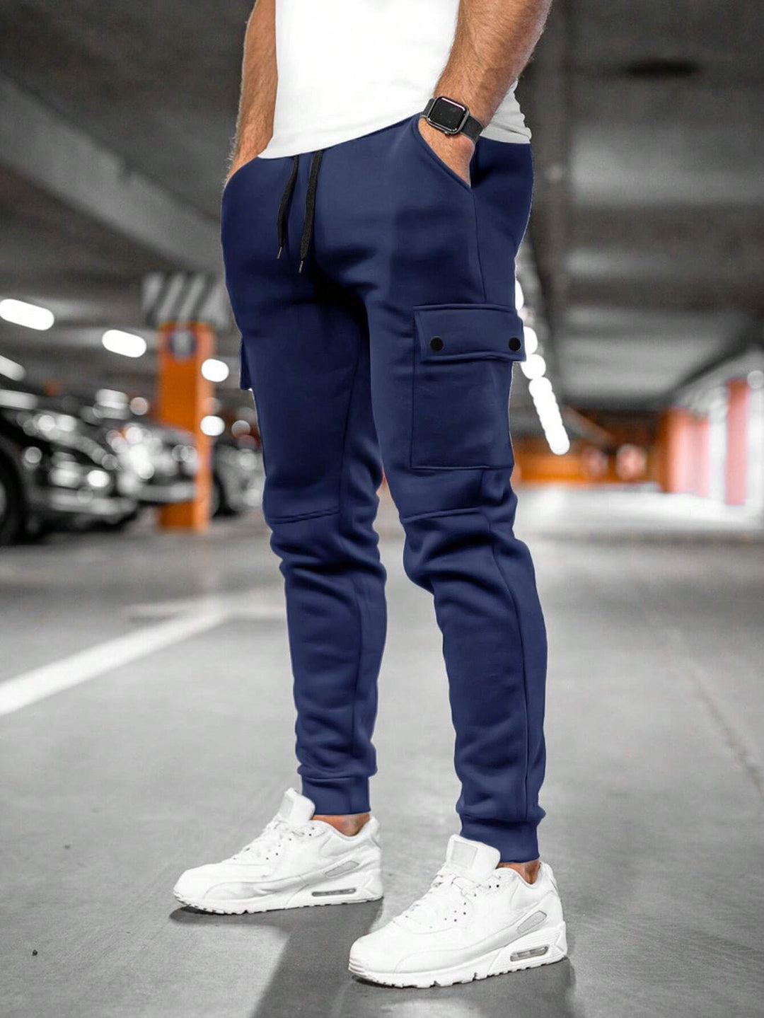 Black slim-fit men's jogger pants, cargo pocket, combining comfort and streetwear style.