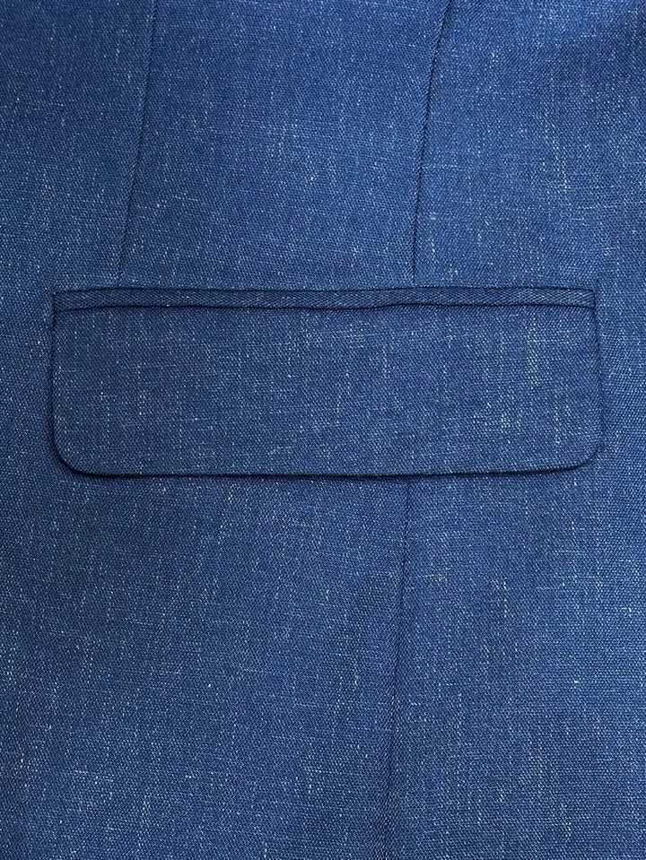 Modern men's slim fit business suit, a two-piece set of blazer and trousers for professional elegance.