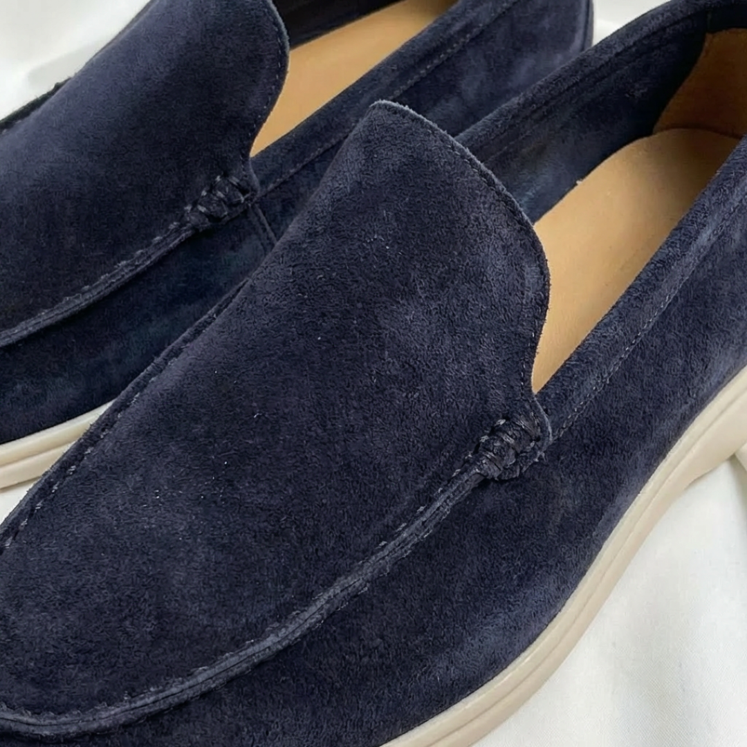 Stylish men's slip-on loafers, ideal casual footwear, with exposed stitching and a modern contrast sole.