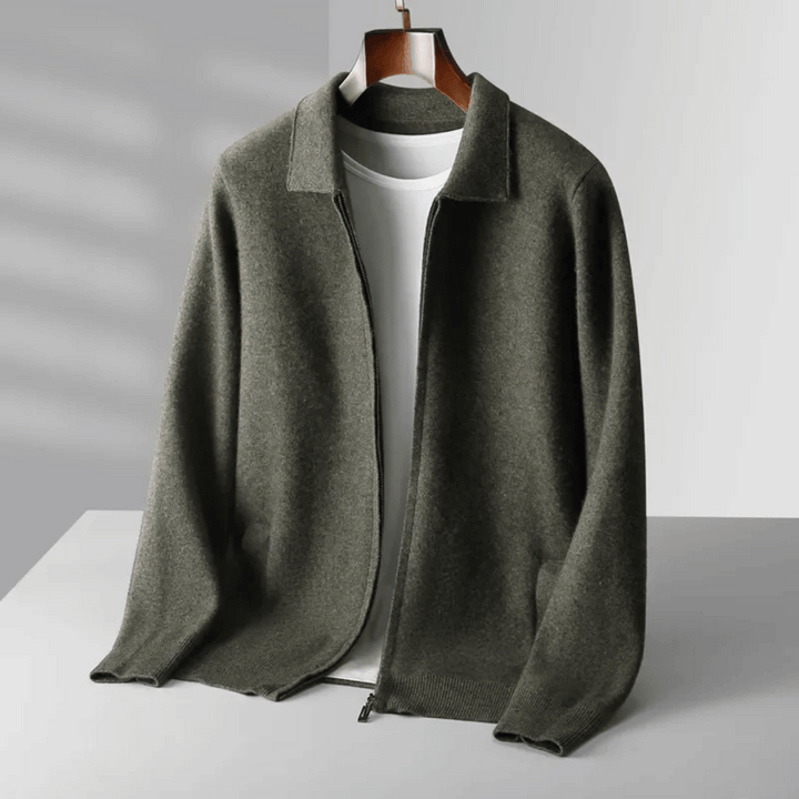Fashionable men's zip-up cardigan, a comfortable knit jacket perfect for versatile smart casual layering.