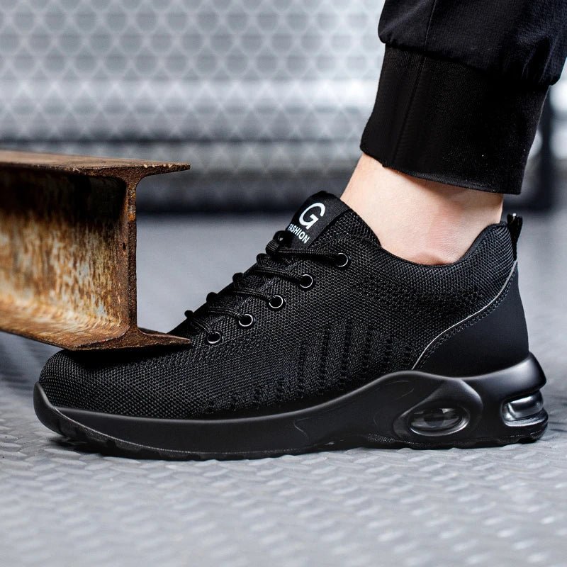 Heavy-duty men's safety shoes with steel toe protection, ideal for construction and industrial work.