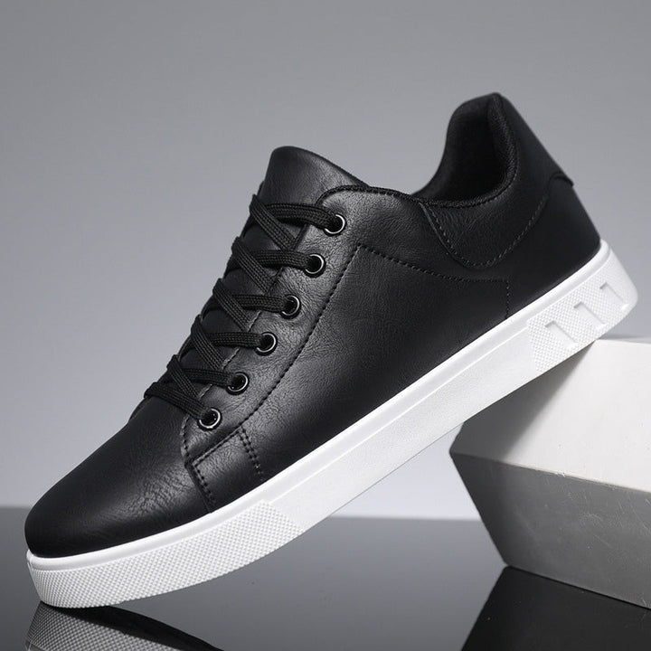 Stylish men's low-top sneakers, casual & versatile for modern fashion.