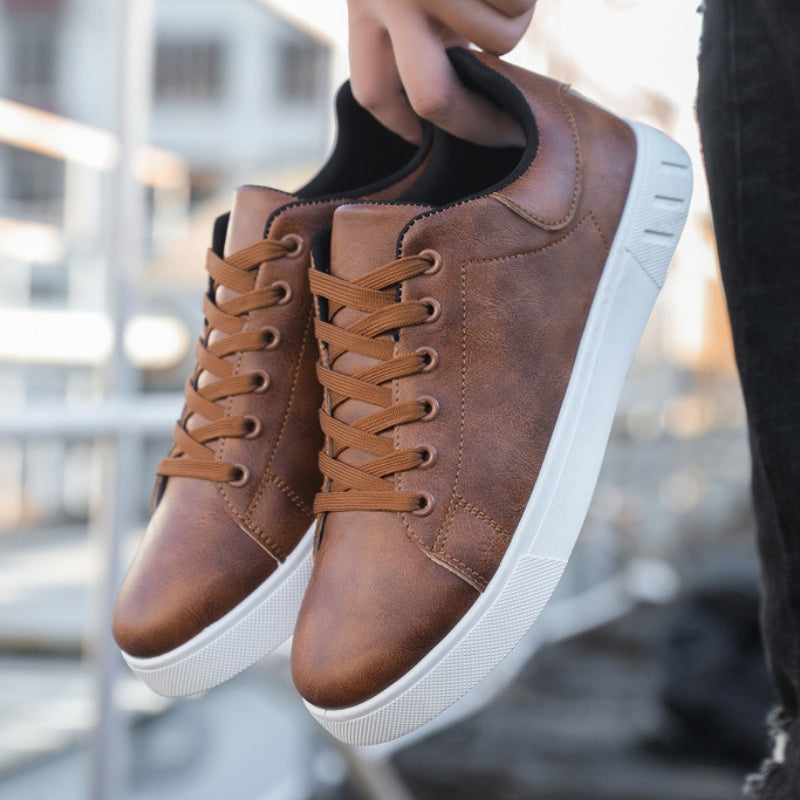 Versatile men's casual walking shoes, ideal for everyday comfort and fashionable wear.