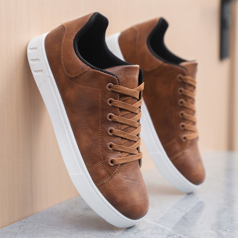 Men's fashionable low-top sneakers, offering stylish comfort and versatile wear for daily activities.