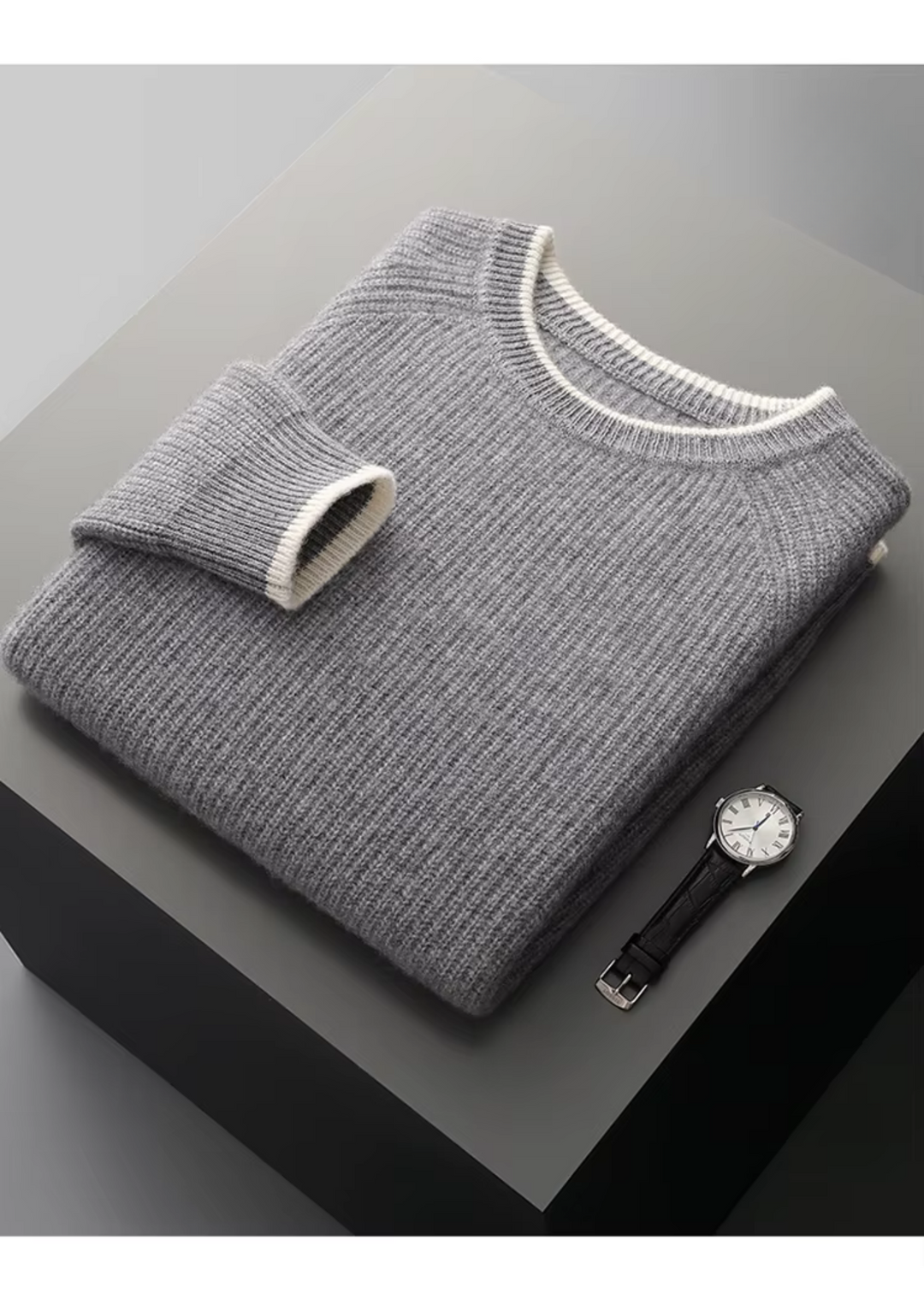 Essential men's crew neck sweater, combining comfort and effortless style for all-season fashion.