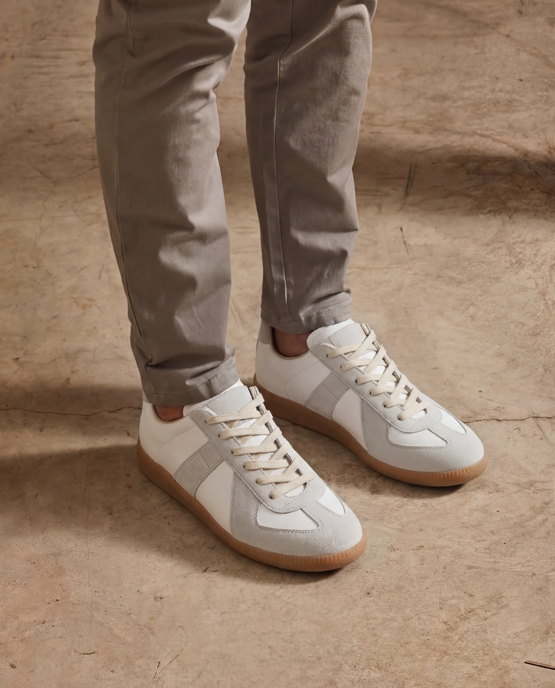 Sleek men's low-top casual shoes, ideal for elevated smart casual style and daily wear.