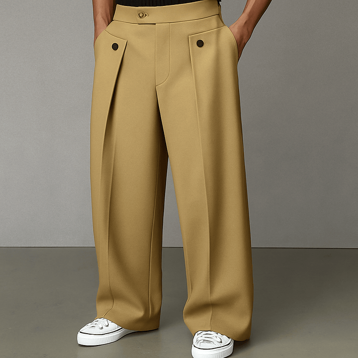 Pleated men's wide-leg trousers in a comfortable fit, ideal for smart casual or relaxed everyday style.