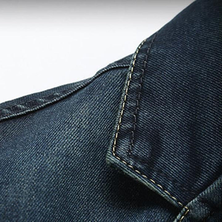 Lightweight men's casual blazer with a tailored fit, offering comfort and style for everyday outfits.