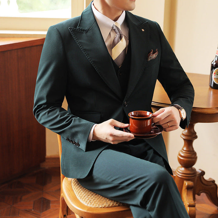 Stylish men's formal three-piece suit for special events. Includes tailored jacket, waistcoat & pants.