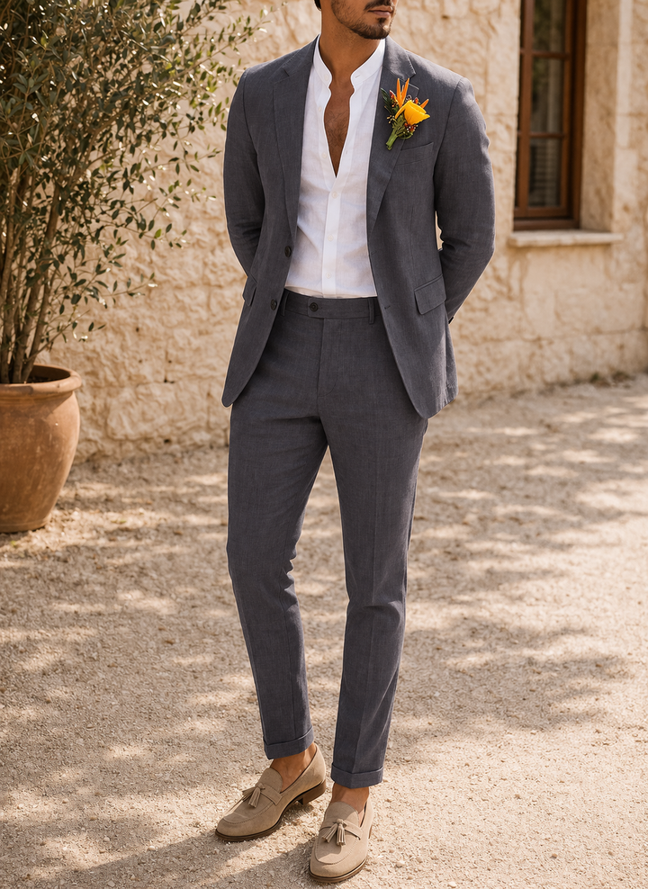 Sophisticated men's formal wedding suit, tailored two-piece set, ideal for prom, special events, or groom fashion.