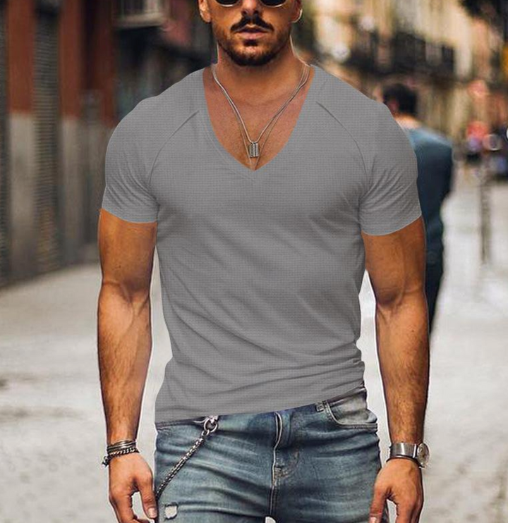 Comfortable men's V-neck t-shirt, Timo brand, essential basic for leisure & everyday fashion.
