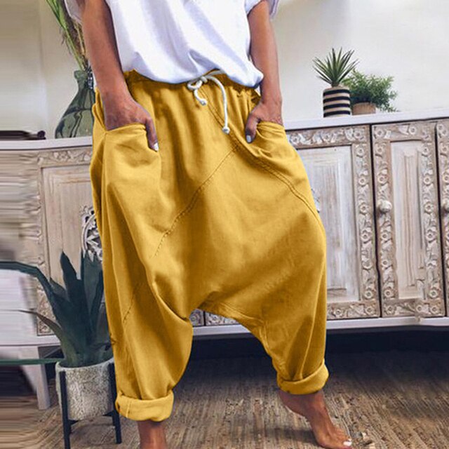 Men's trendy bohemian harem pants, loose fit for relaxed style and everyday comfort. Casual wide-leg trousers.