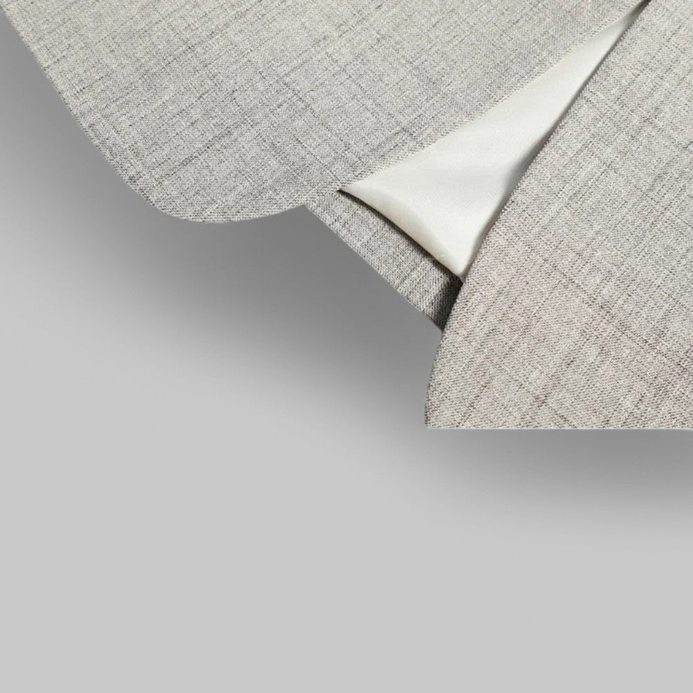 Smart casual men's single-breasted blazer, a two-button jacket with a modern, professional aesthetic.