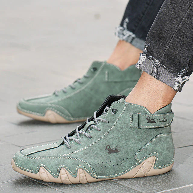 Barefoot feel men's driving shoes, ultra-light & comfortable with a flexible sole for optimal control & wear.