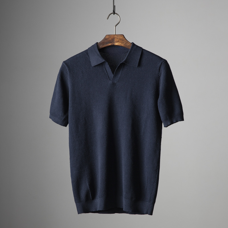 Navy blue men's short-sleeve Molner polo shirt. Ultra-soft for everyday comfort, perfect for casual wear.