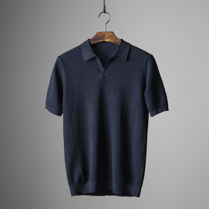 Navy blue men's short-sleeve Molner polo shirt. Ultra-soft for everyday comfort, perfect for casual wear.