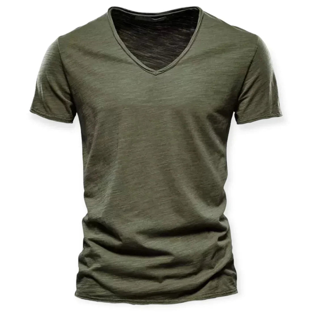Basic solid color men's V-neck t-shirt. Essential everyday wear, short sleeve, comfortable and breathable.