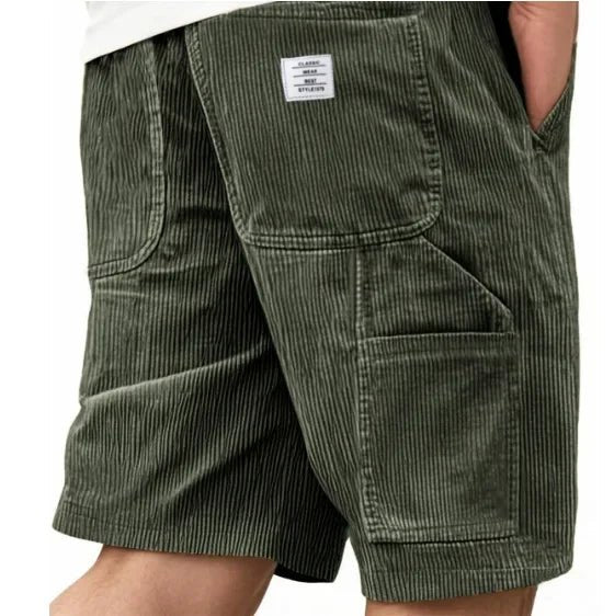 Comfortable men's kneelength cargo shorts with multiple pockets, ideal for outdoor adventures.