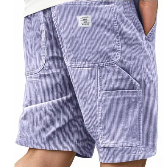 Fashionable men's cargo shorts with functional pockets, combining style with everyday comfort.