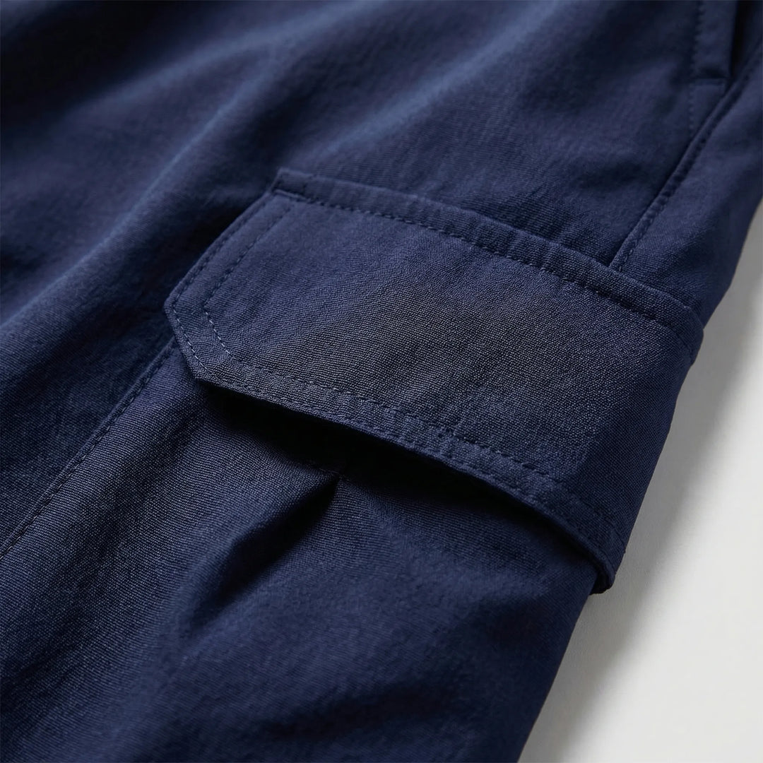 Casual men's shorts, quick-dry, with practical side pockets for everyday wear.