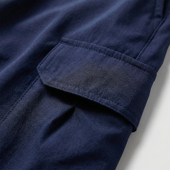 Casual men's shorts, quick-dry, with practical side pockets for everyday wear.
