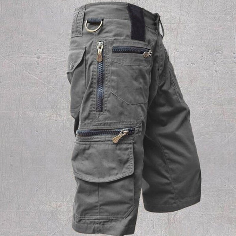 Casual men's multi-pocket cargo shorts in khaki, comfortable for summer activewear and daily use.