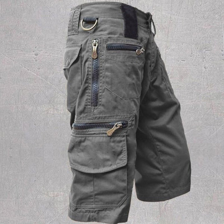 Casual men's multi-pocket cargo shorts in khaki, comfortable for summer activewear and daily use.