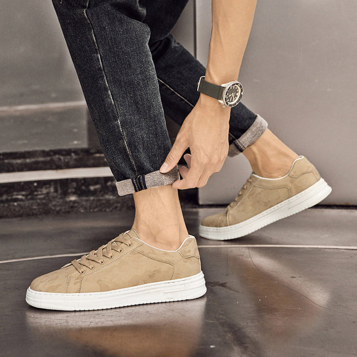 Black versatile men's casual sneakers, ideal for stylish everyday footwear.