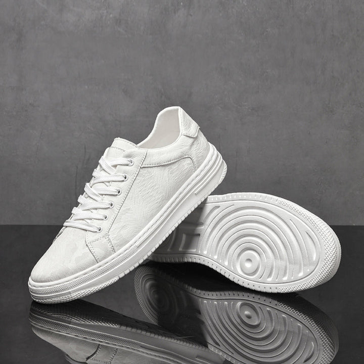 White modern men's casual sneakers, stylish and versatile footwear for everyday comfort.