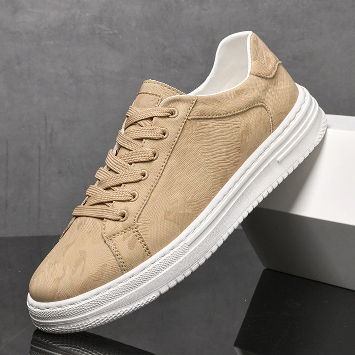 Stylish men's modern casual sneakers, versatile lace-up footwear for everyday fashion.