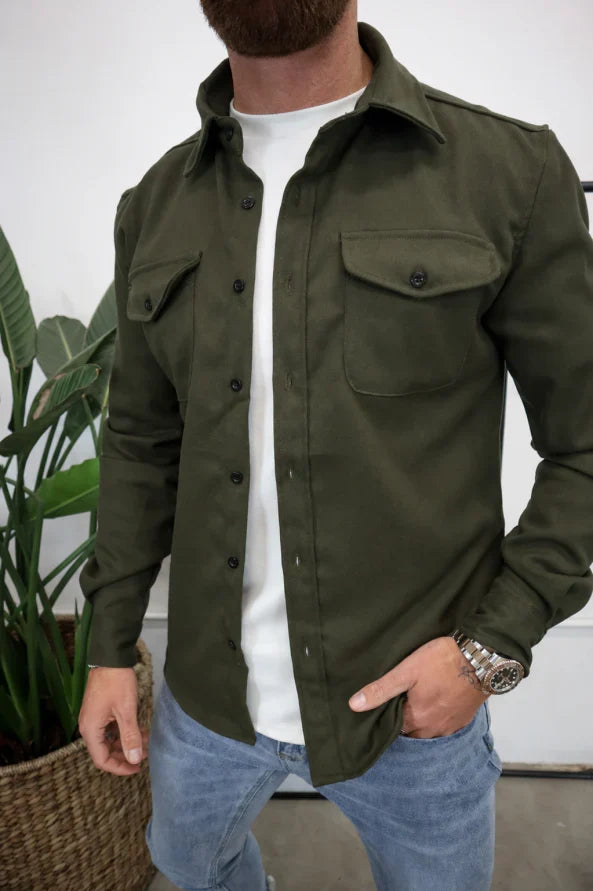 Premium men's overshirt jacket, ideal for casual outfits. Long sleeve, chest pockets, durable outerwear.