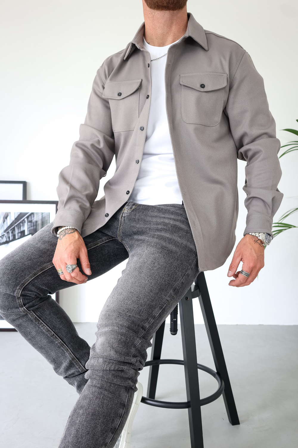 Fashionable men's overshirt jacket for versatile styling. Long sleeve, button-up, with useful chest pockets.