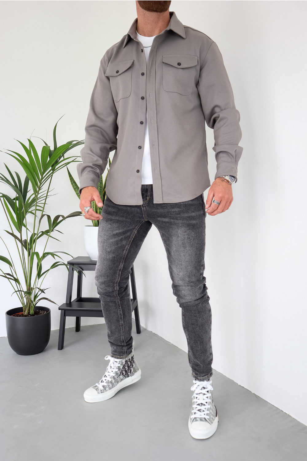 Everyday men's casual jacket, a versatile overshirt with chest pockets. Great for layering and comfort.