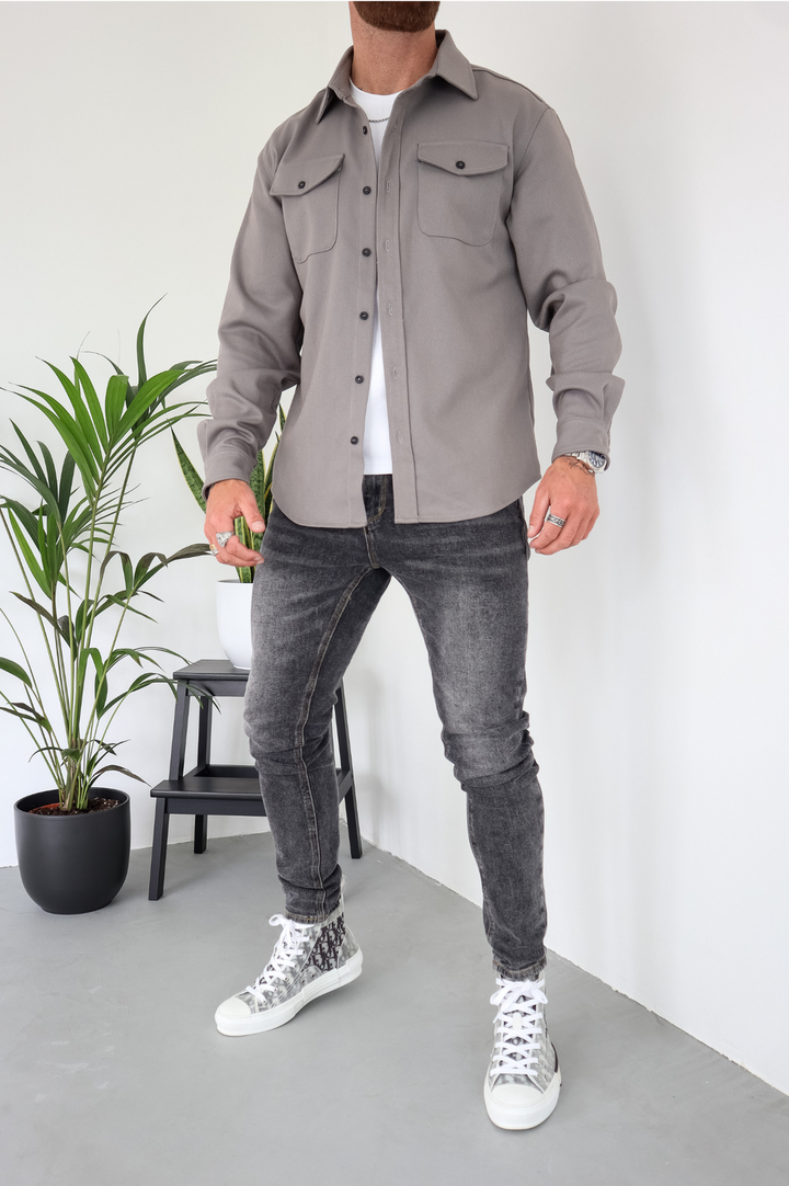 Everyday men's casual jacket, a versatile overshirt with chest pockets. Great for layering and comfort.