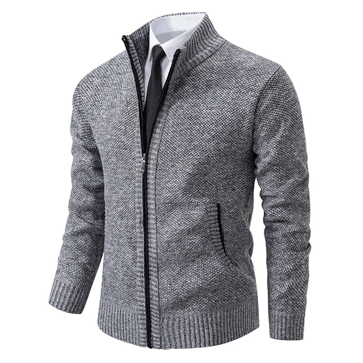 Modern men's zip-up hoodie, offering everyday comfort & versatile styling. Casual jacket for fall/winter outerwear.
