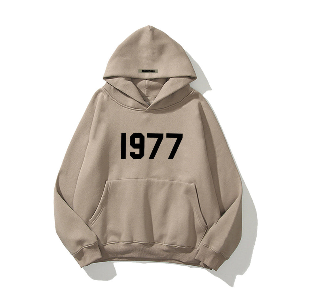 Retro 1977 men's streetwear hoodie. Vintage graphic, raglan sleeves, urban style.