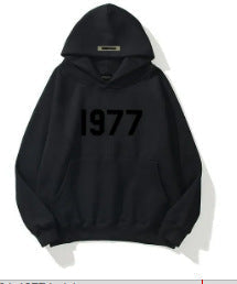 Cozy men's hooded sweatshirt. Vintage 1977 pullover with raglan sleeves, ideal for cool weather.