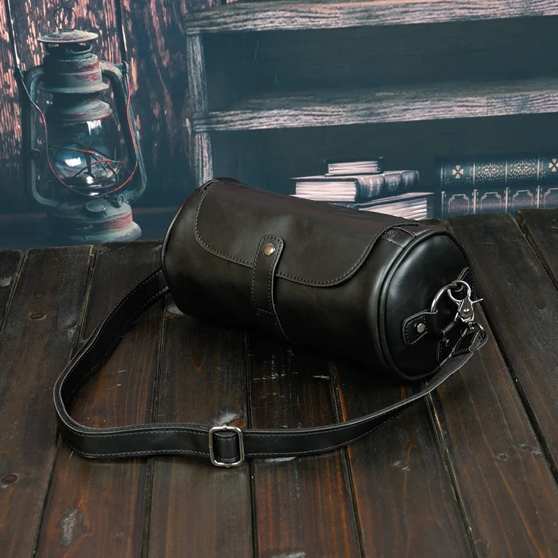 Versatile men's vintage barrel shoulder bag in PU leather, perfect for stylish daily carry.