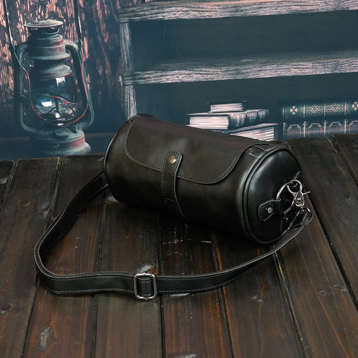Versatile men's vintage barrel shoulder bag in PU leather, perfect for stylish daily carry.